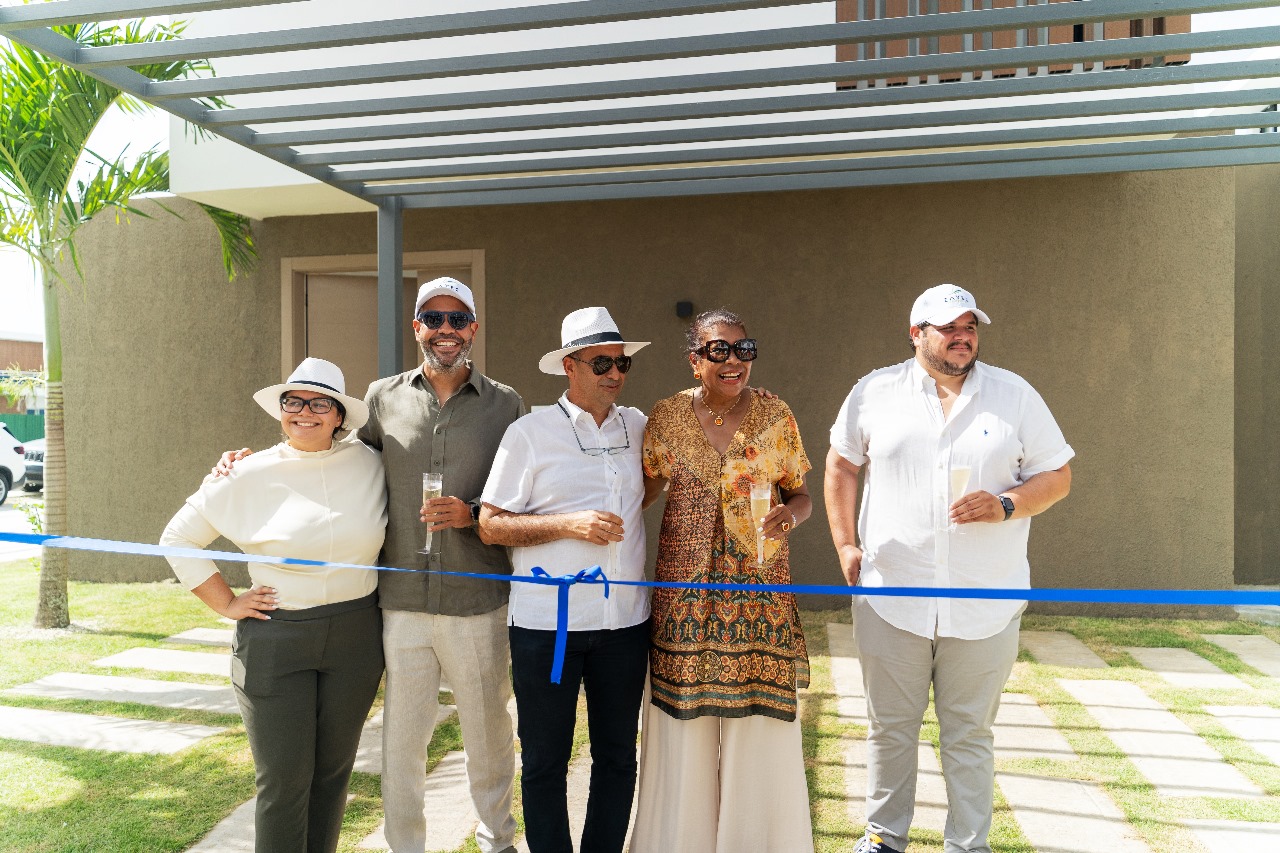 Equipo Zayes Residences — corte de cinta